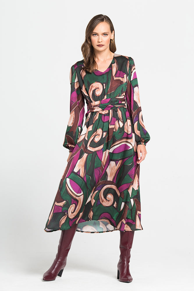 Dress with Patterns and Ties at the Back