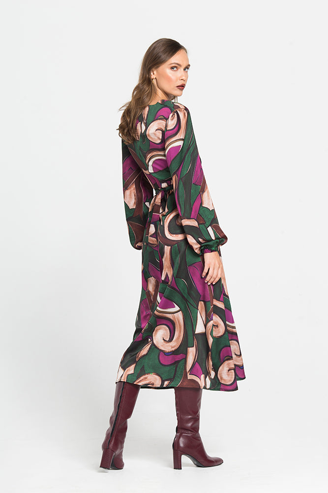 Dress with Patterns and Ties at the Back