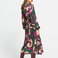 Dress with Patterns and Ties at the Back