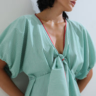 Φόρεμα ριγέ με δέσιμο