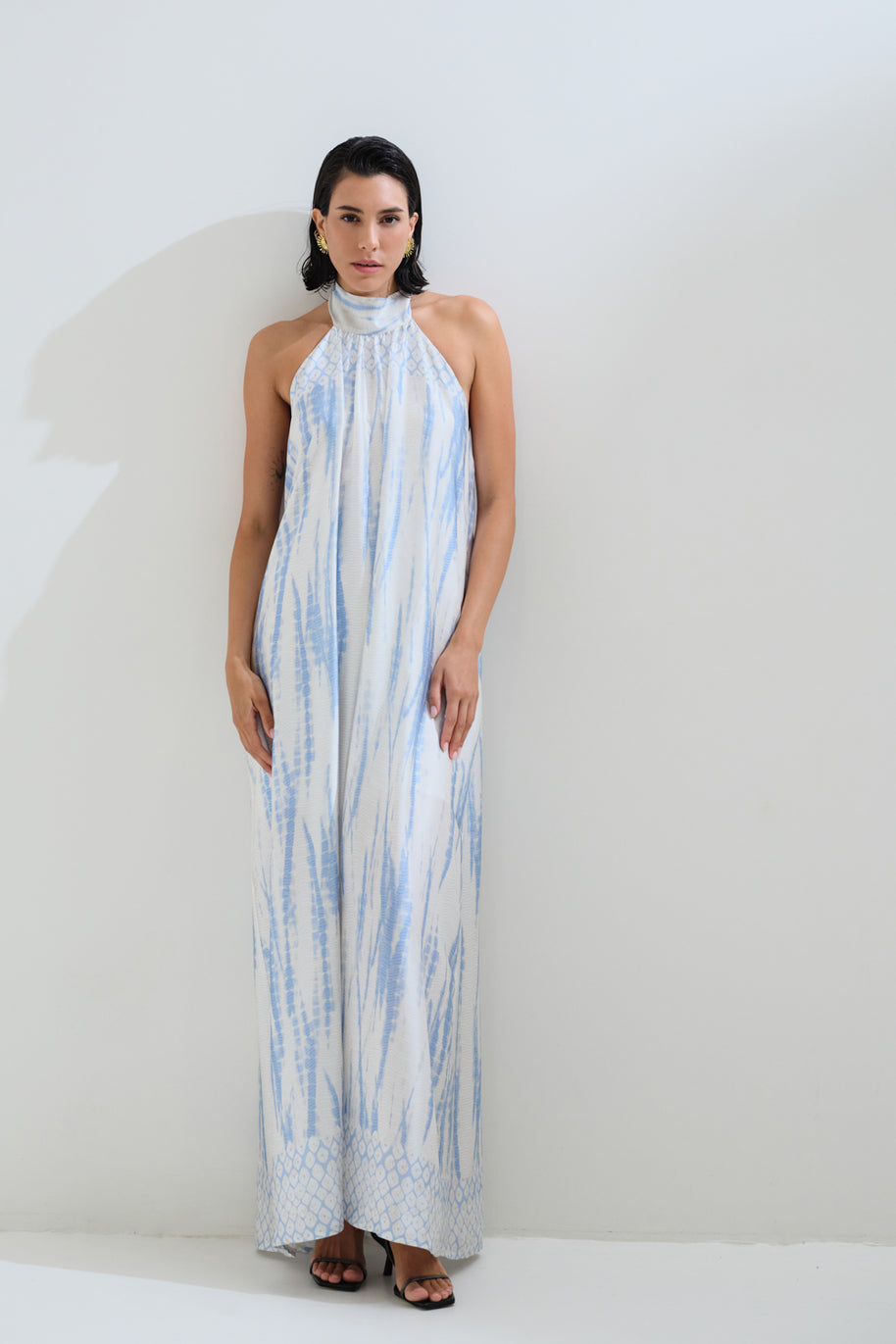 Φόρεμα έξω πλάτη