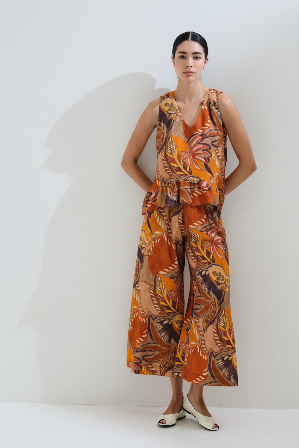 Cropped printed pants