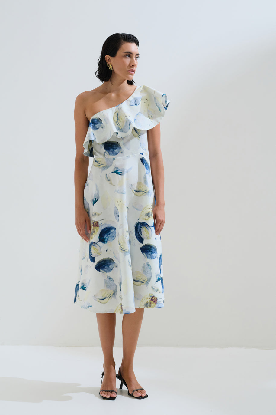 Φόρεμα με έξω ώμο