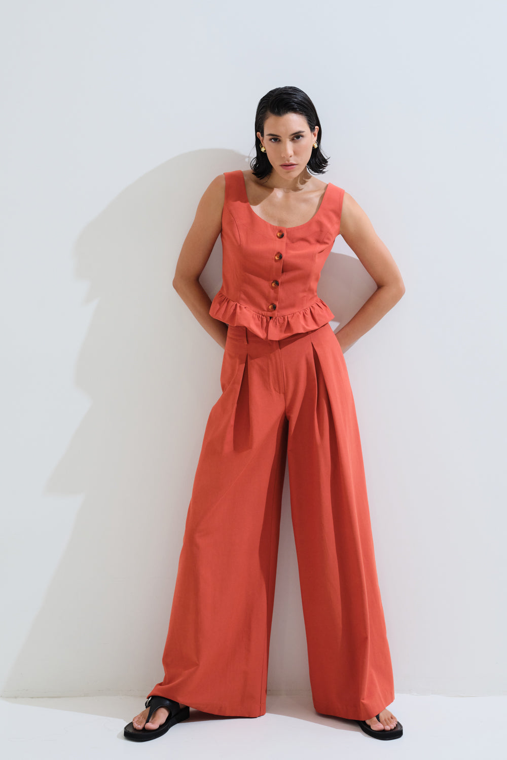 Παντελόνι με πιέτα μπροστά