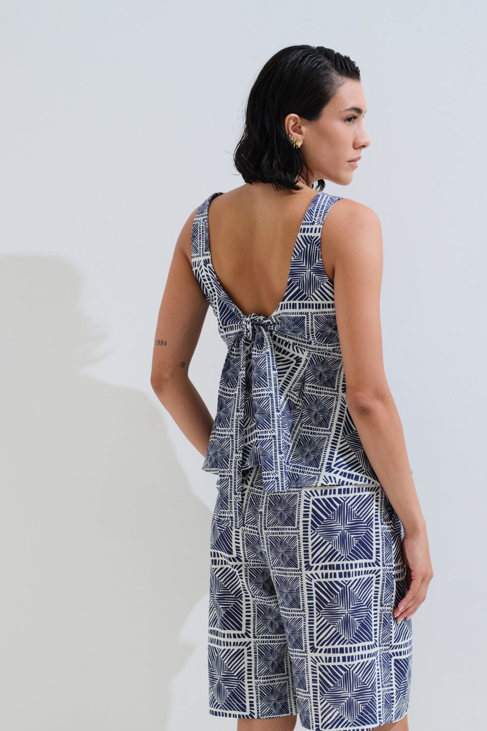 Linen top- ties back 