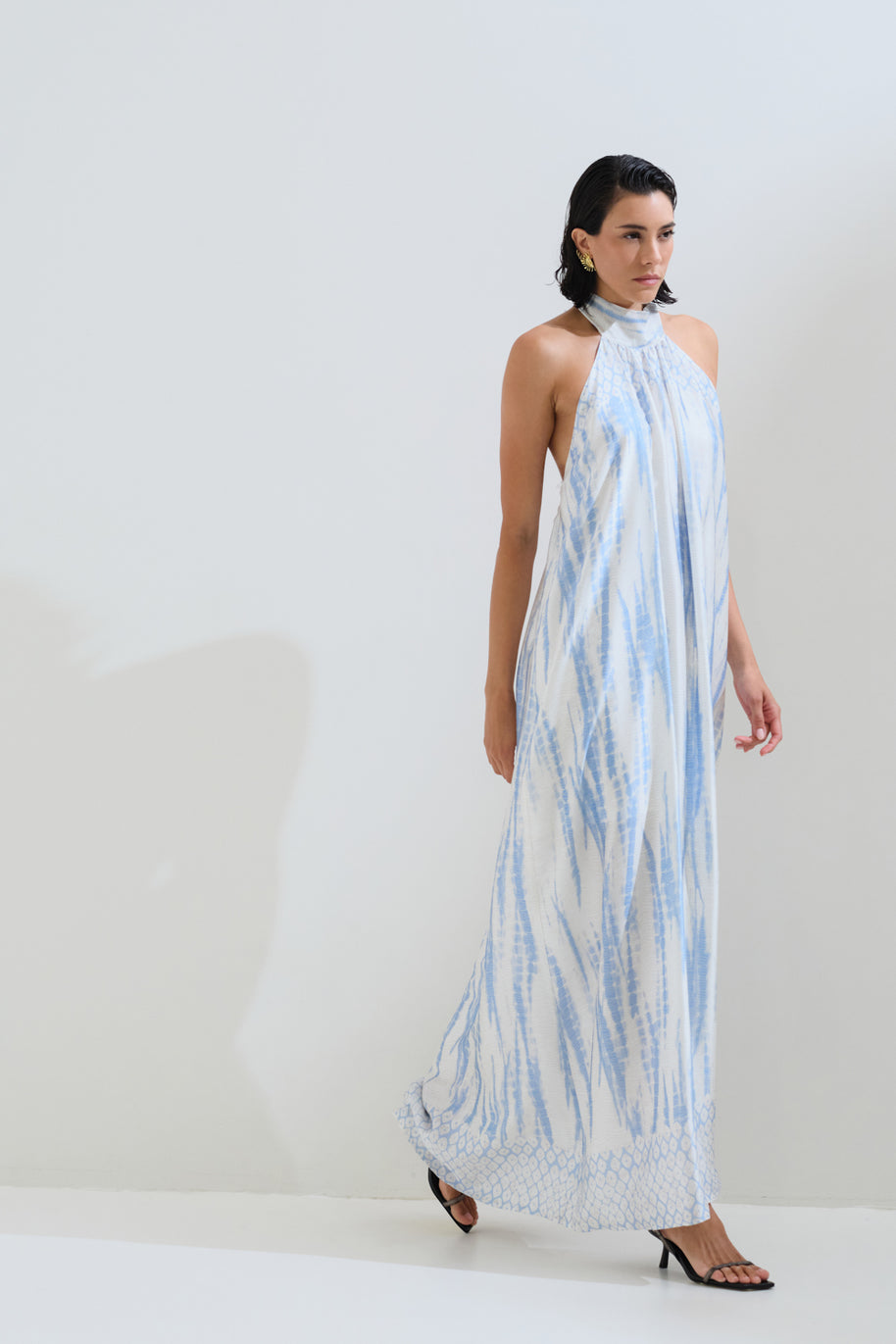 Φόρεμα έξω πλάτη