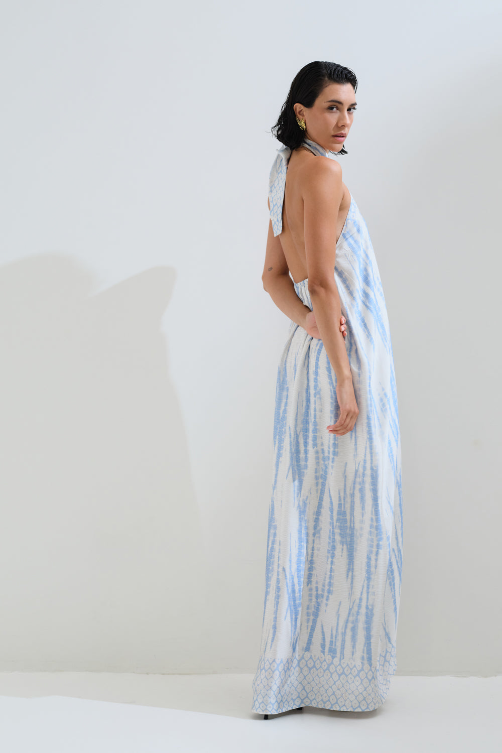 Φόρεμα έξω πλάτη