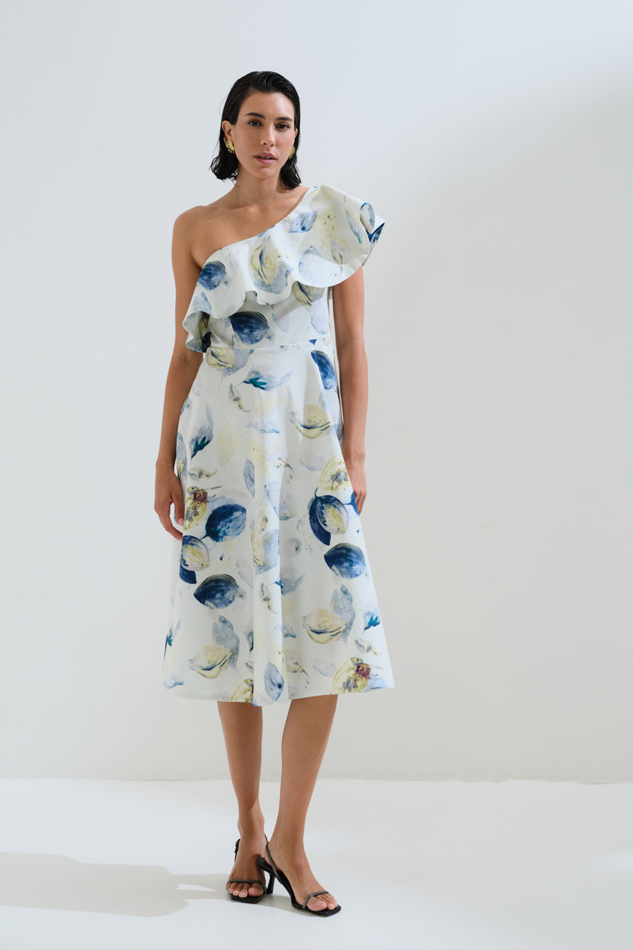 Φόρεμα με έξω ώμο