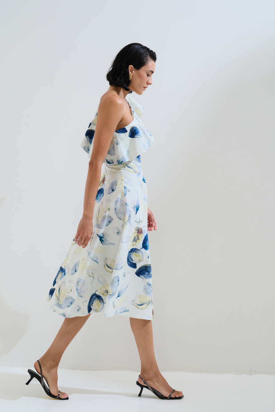 Φόρεμα με έξω ώμο