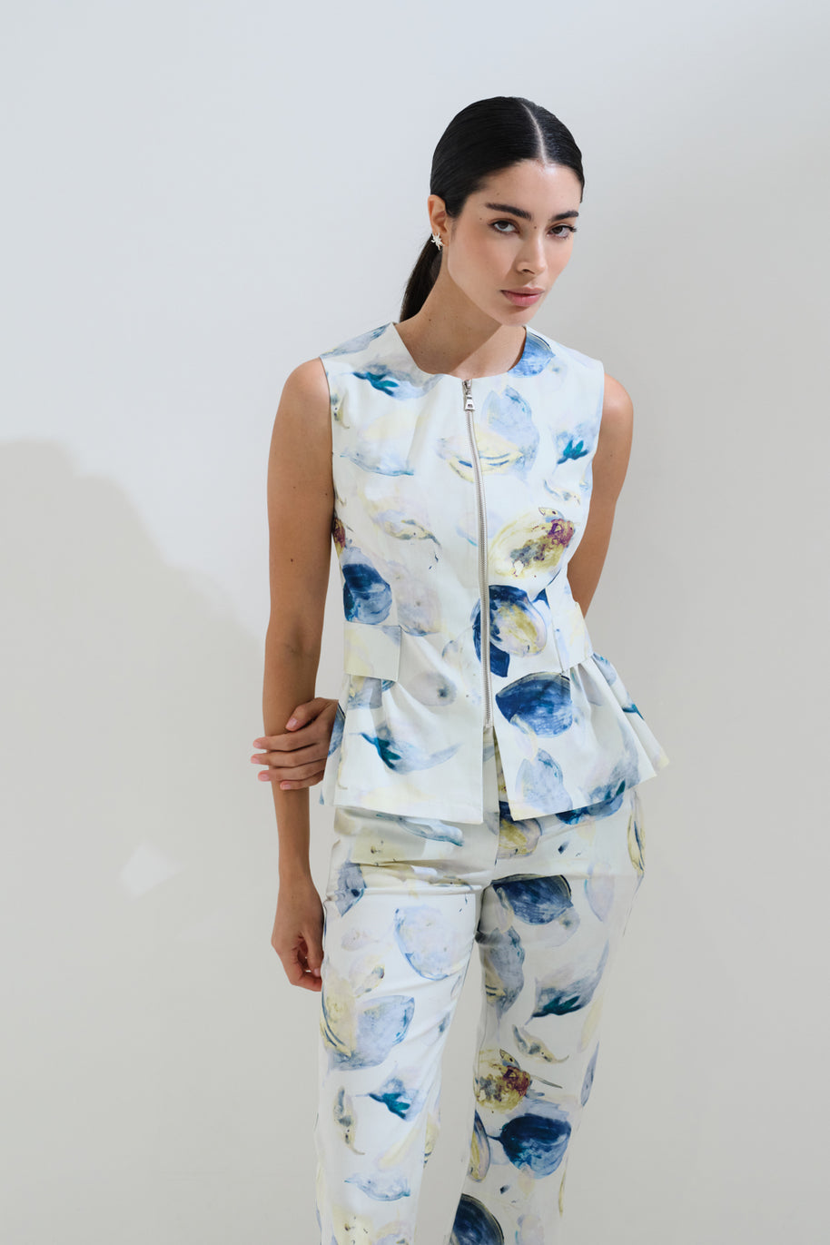 Peplum blouse with zipper 