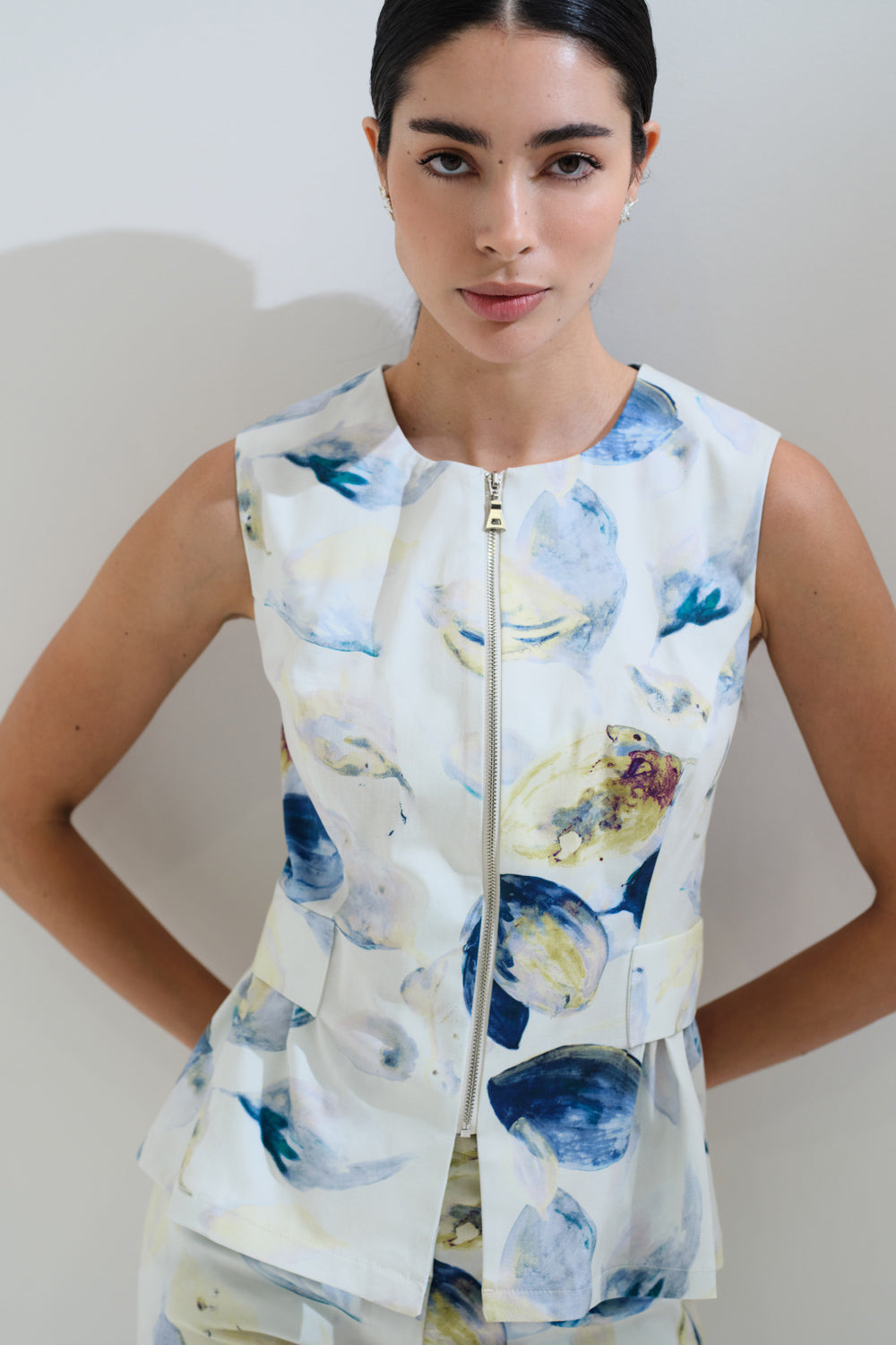 Peplum blouse with zipper 