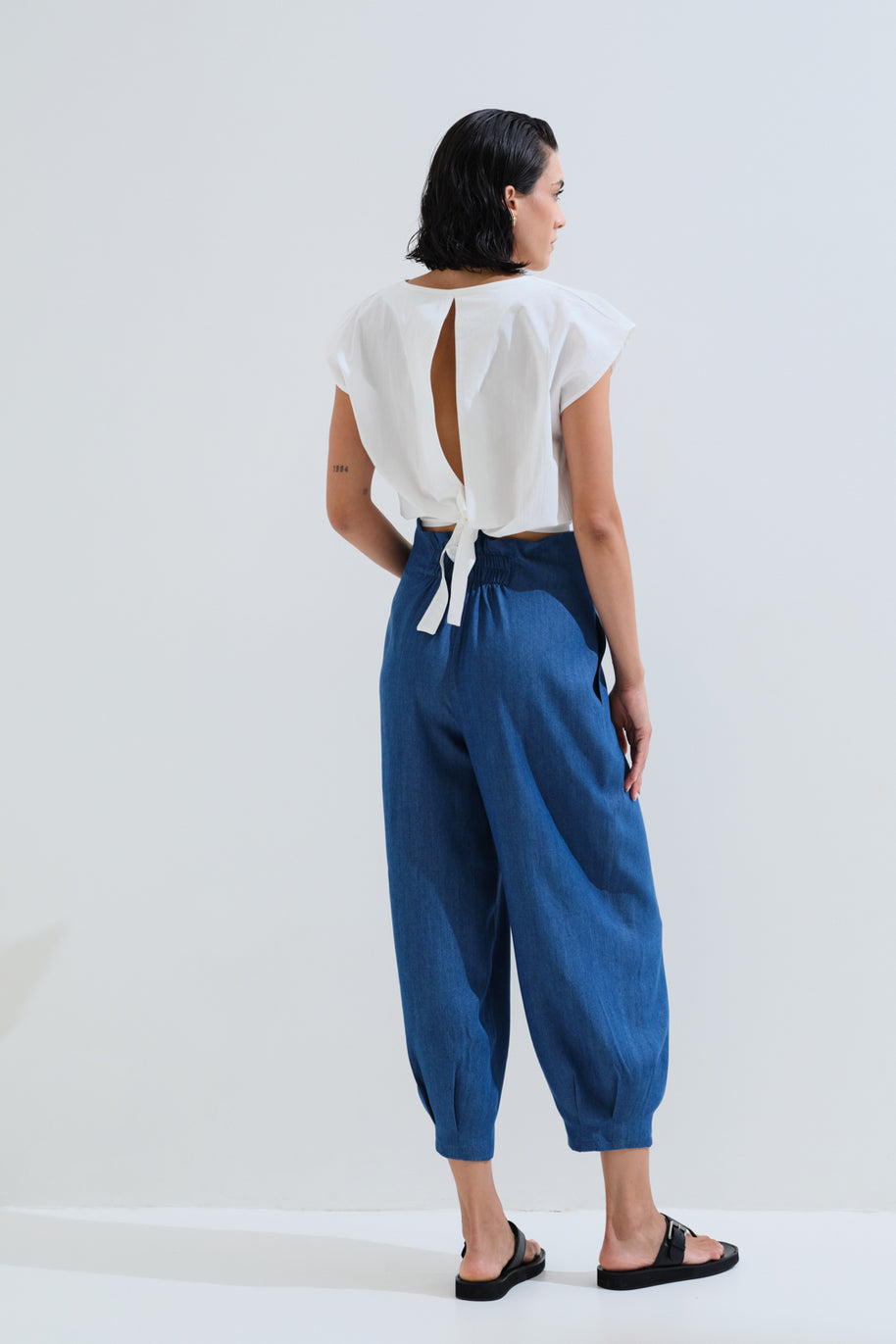 Top back tie