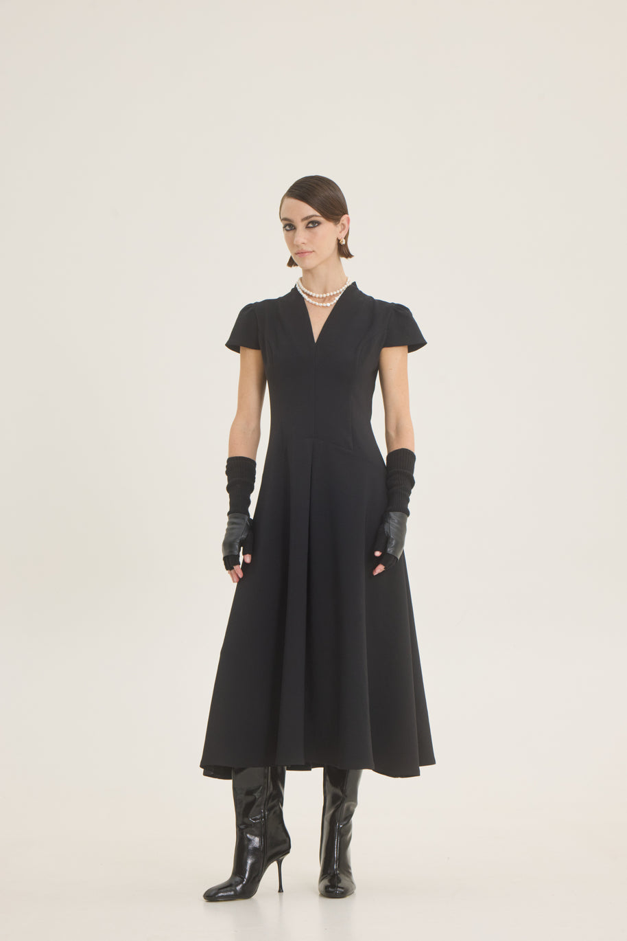 Dress with pleat at the front