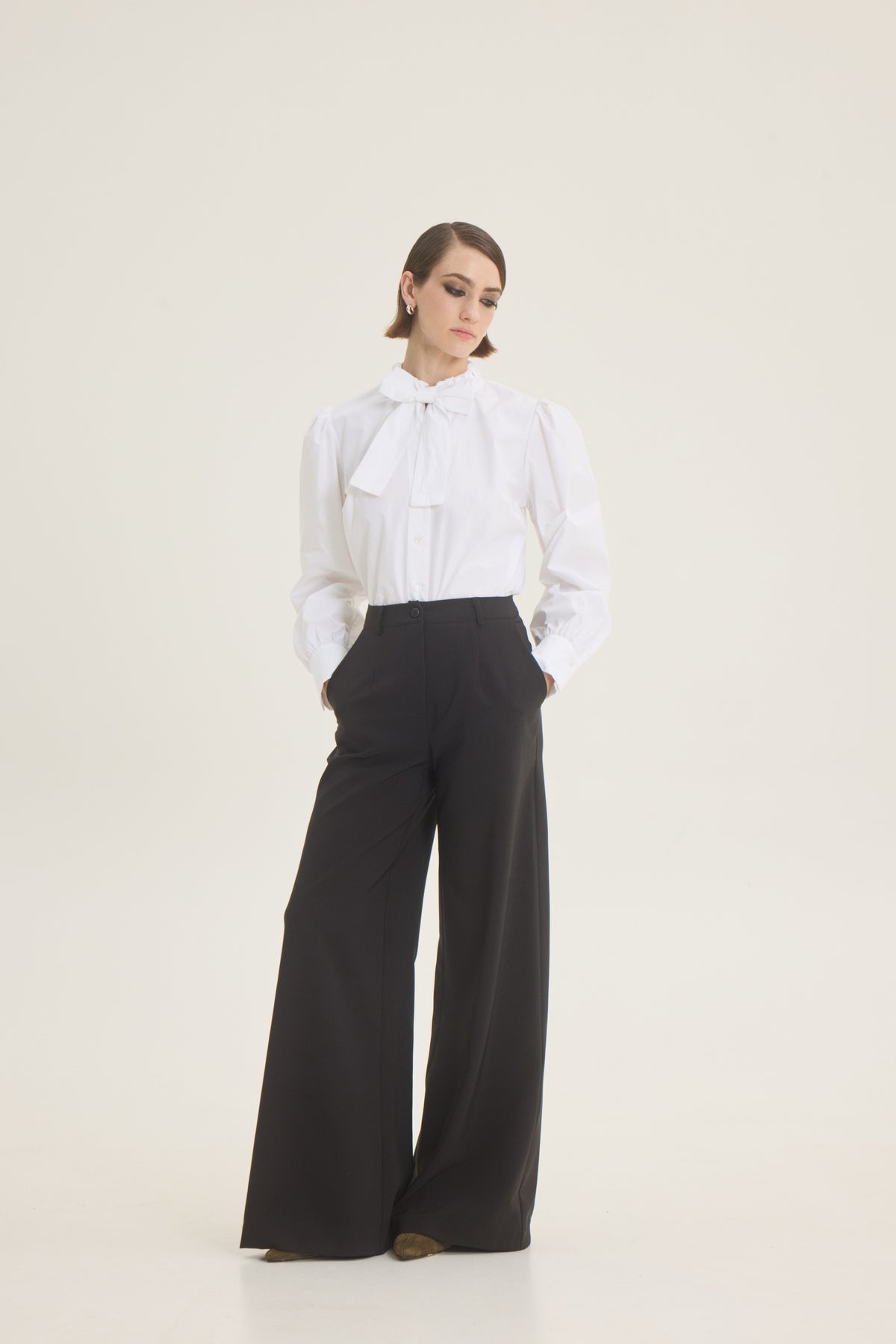 Πουκάμισο με φιόγκο στον λαιμό
