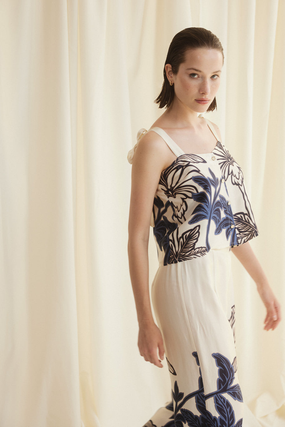 Short Blouse with Flowers