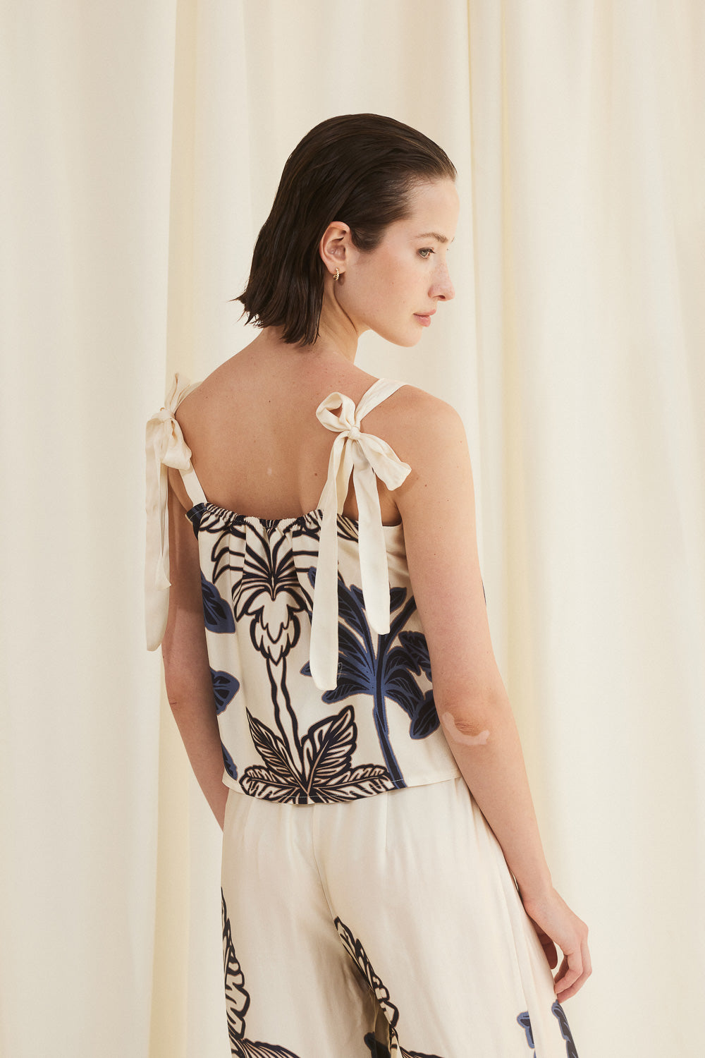 Short Blouse with Flowers