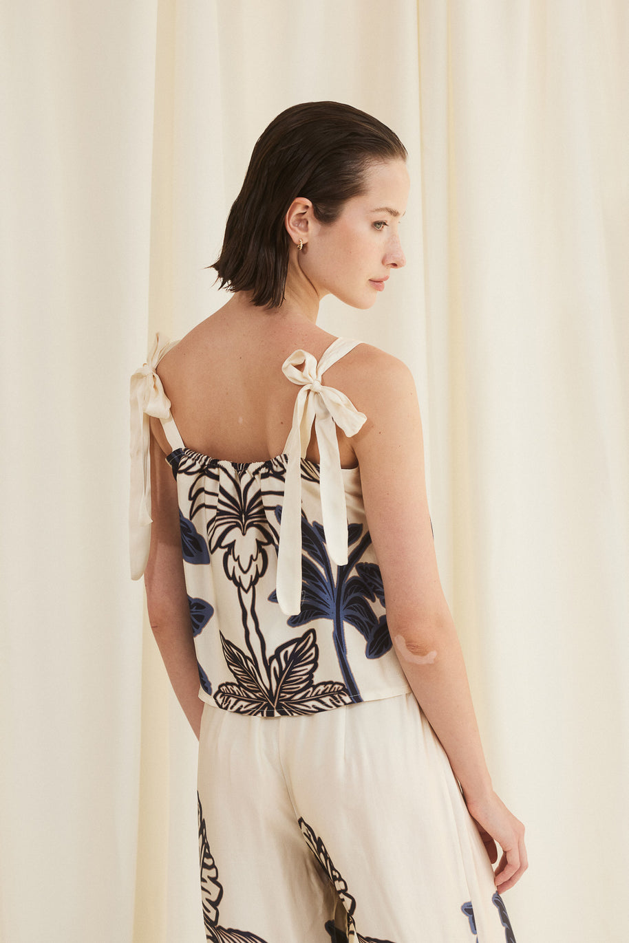 Short Blouse with Flowers