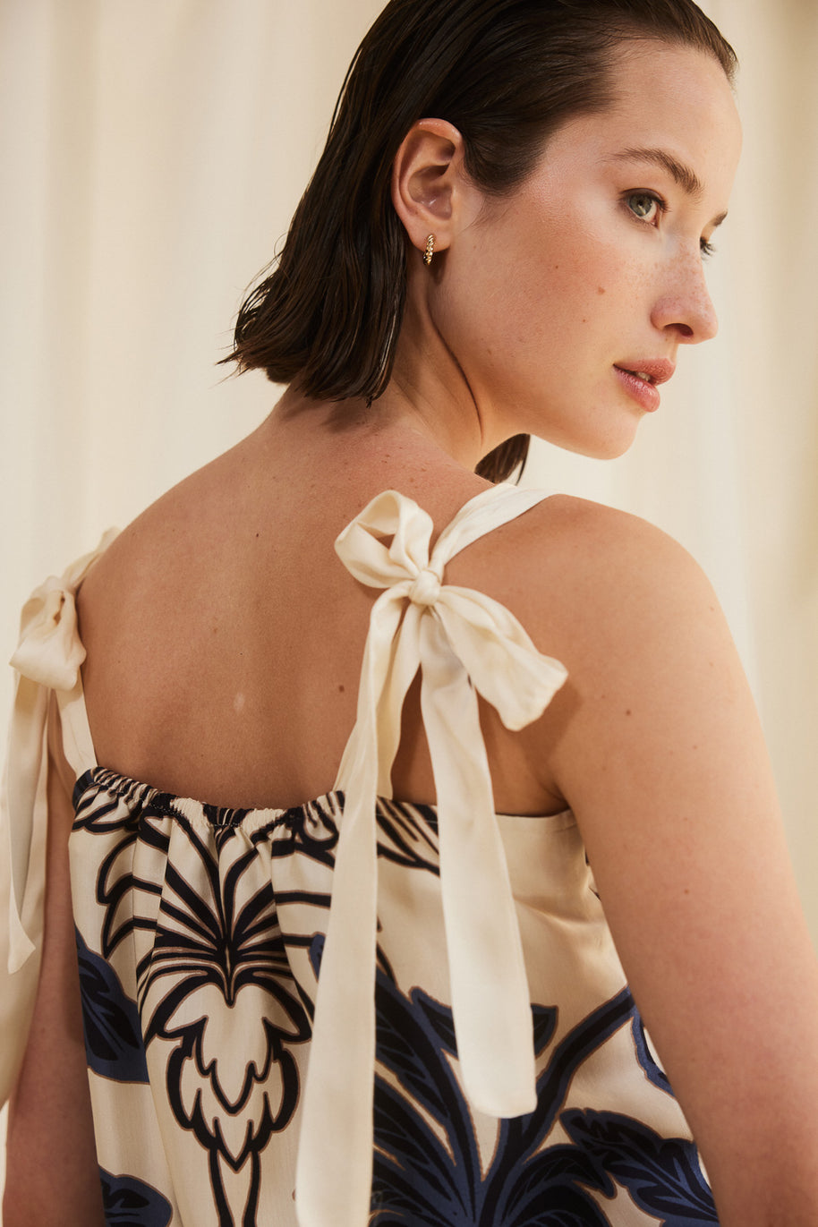 Short Blouse with Flowers