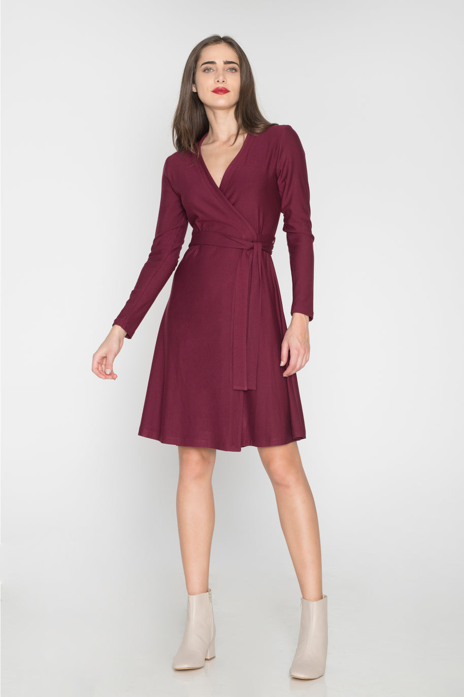 Φόρεμα με Ζώνη Στη Μέση