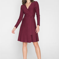 Φόρεμα με Ζώνη Στη Μέση